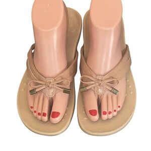 New! Vionic Bella Anniversary Thong
Sandal with Bow Detail size 8.